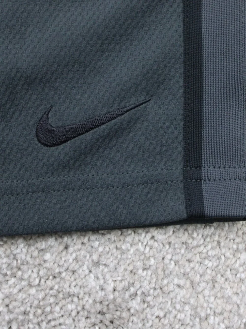 Nike Shorts NWT Mens Medium Gray Epic Knit Training 10